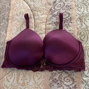 Brand new, never worn Victoria secret bra